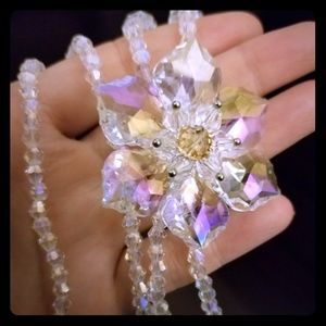 Beautiful crystal flower necklace